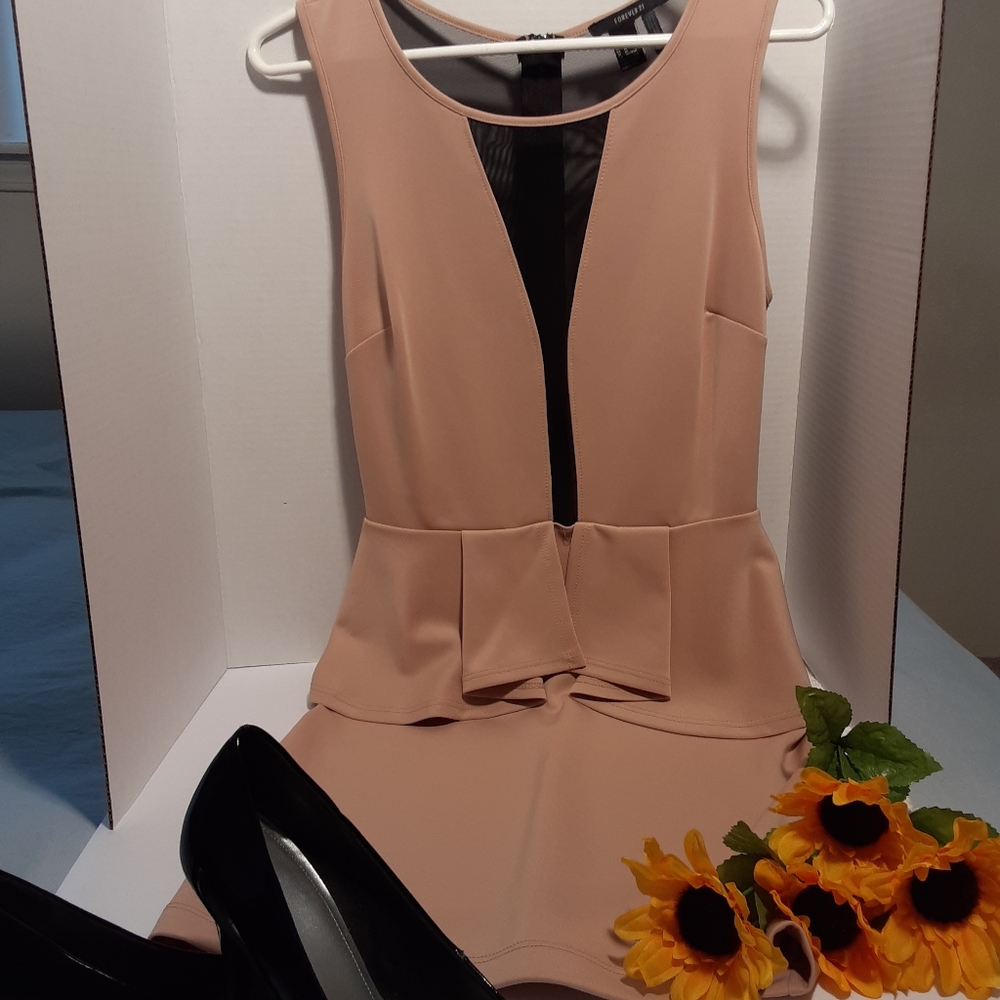 Forever 21 Tan And Black Dress Size Medium